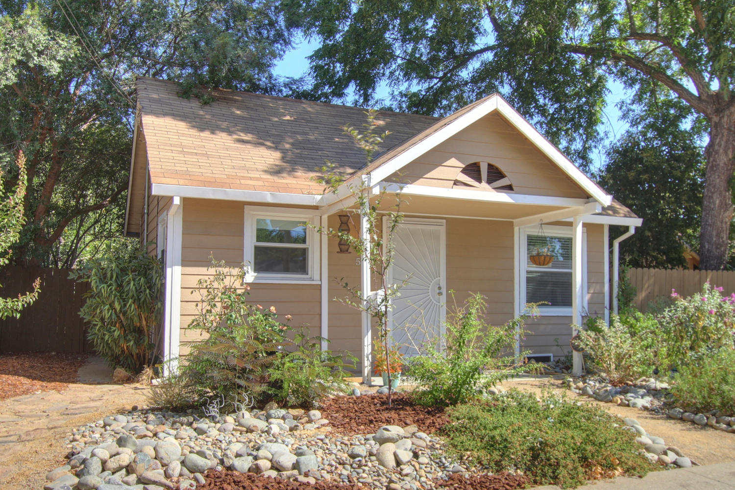 Dunnigan Realtors Tahoe Park 2 Bedrooms, Single Family Home, Sold Listings, 15th Ave, 2 Bathrooms, Listing ID 1103, Sacramento, Sacramento, California, United States, 95820,