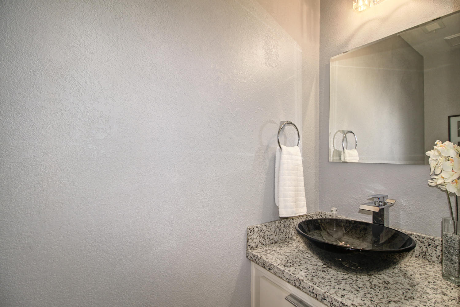 Dunnigan Realtors Downtown 2 Bedrooms, Condominium, Sold Listings, 15th, 1 Bathrooms, Listing ID 1142, Sacramento, Sacramento, California, United States, 95814,