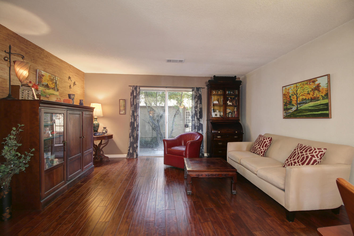 Dunnigan Realtors Downtown 3 Bedrooms, Condominium, Sold Listings, Q Street, 2 Bathrooms, Listing ID 1143, Sacramento, Sacramento, California, United States, 95811,