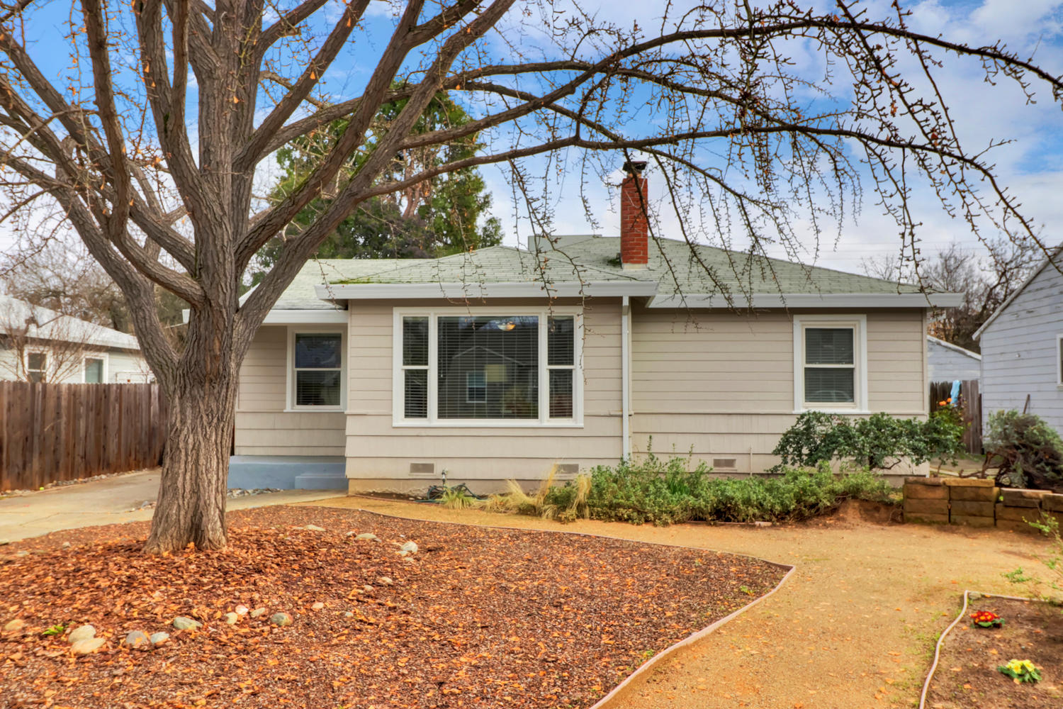 Dunnigan Realtors East Sac 2 Bedrooms, Single Family Home, Active Listings, 61st, 1 Bathrooms, Listing ID 1181, Sacramento, Sacramento, California, United States, 95820,