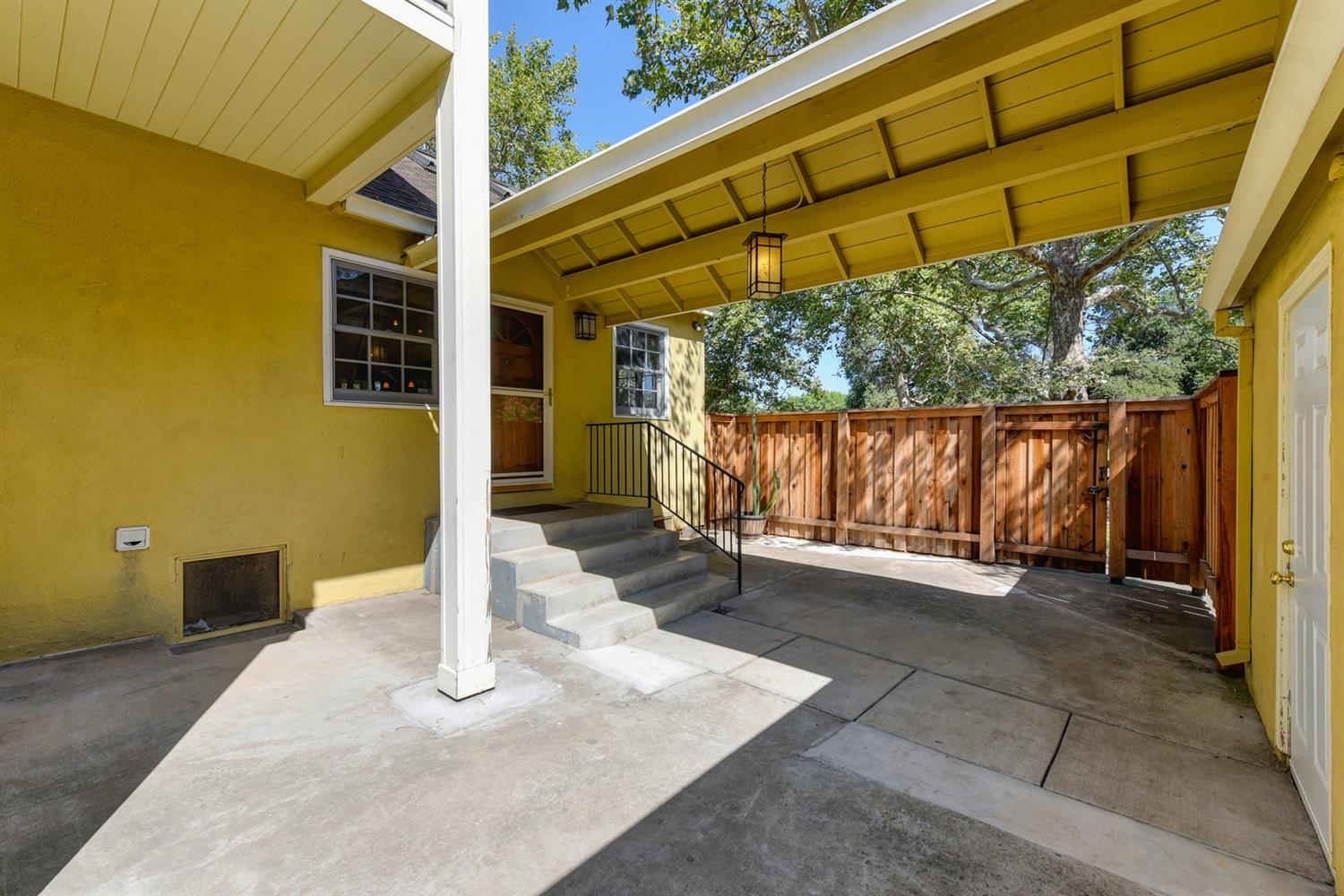 Dunnigan Realtors, Curtis Park, 2440 4th Ave, Sacramento, Sacramento, California, United States 95818, 4 Bedrooms Bedrooms, ,3 BathroomsBathrooms,Single Family Home,Sold Listings,4th Ave,1265