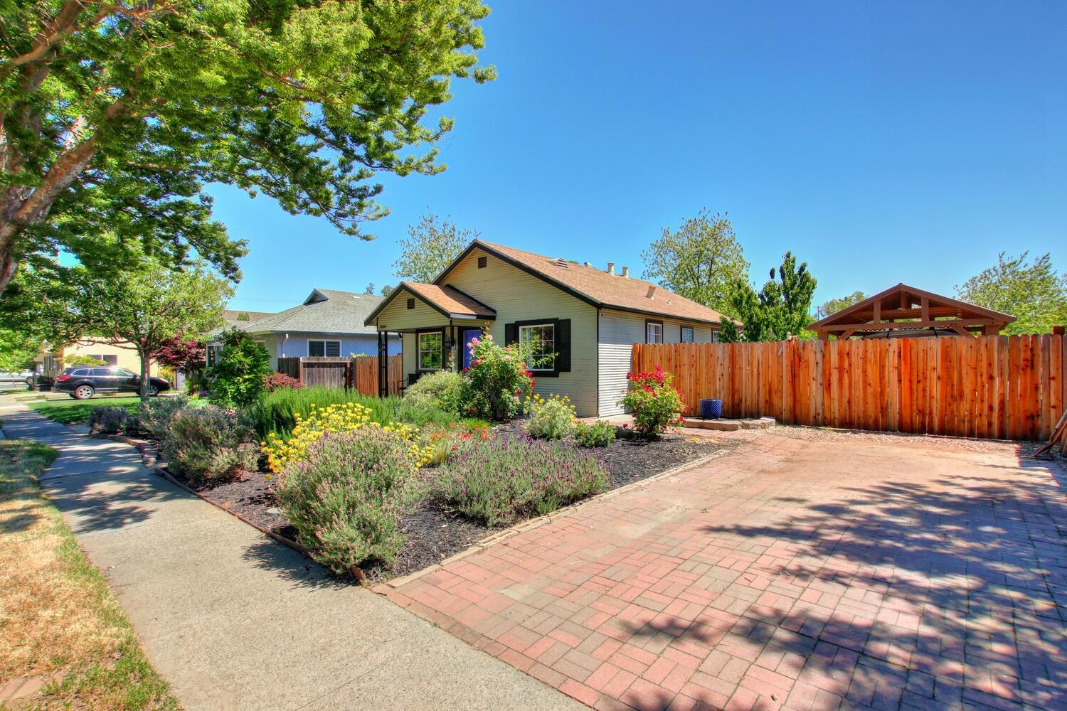 Dunnigan Realtors, Tahoe Park, 3909 65th, Sacramento, Sacramento, California, United States 95820, 3 Bedrooms Bedrooms, ,2 BathroomsBathrooms,Single Family Home,Active Listings,65th,1285