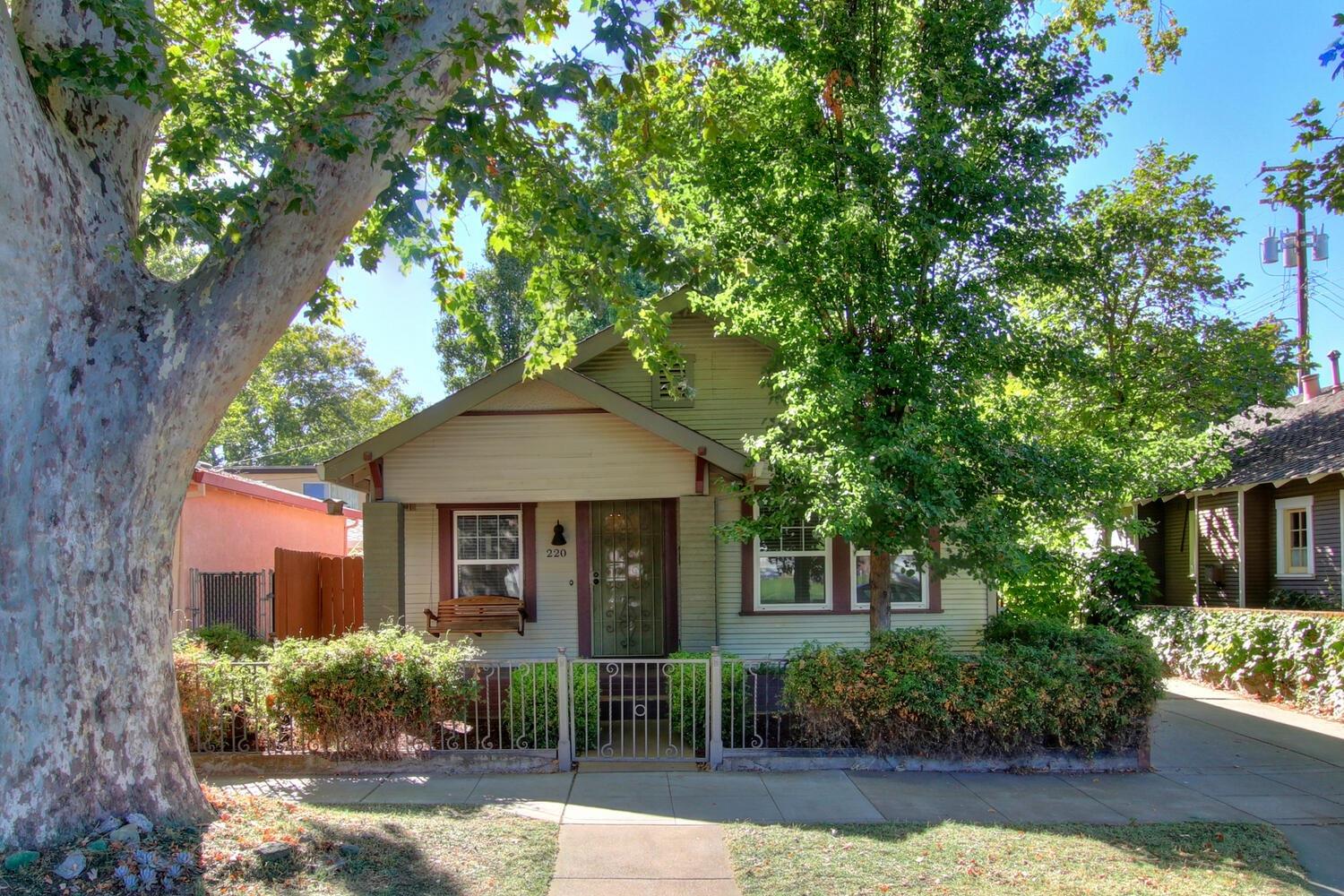 Dunnigan, Realtors, Midtown,  220 27th St, Sacramento, California, United States 95816, 2 Bedrooms Bedrooms, ,1 BathroomBathrooms,Single Family Home,Active Listings,27th St,1318