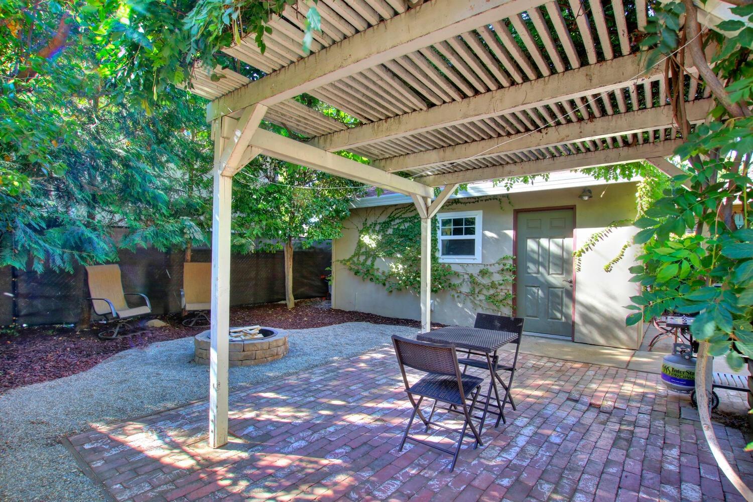 Dunnigan, Realtors, Midtown,  220 27th St, Sacramento, California, United States 95816, 2 Bedrooms Bedrooms, ,1 BathroomBathrooms,Single Family Home,Active Listings,27th St,1318