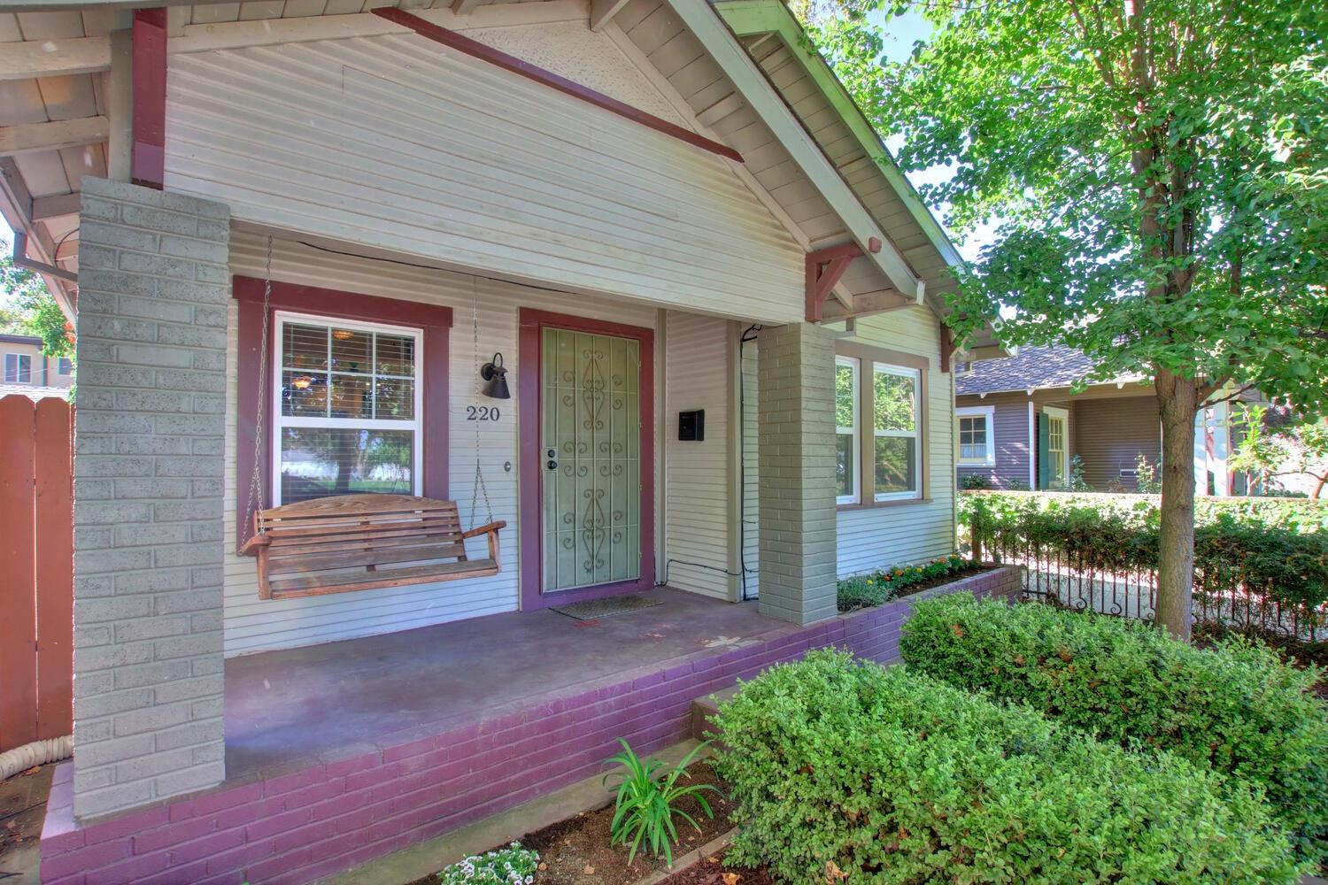 Dunnigan, Realtors, Midtown,  220 27th St, Sacramento, California, United States 95816, 2 Bedrooms Bedrooms, ,1 BathroomBathrooms,Single Family Home,Active Listings,27th St,1318