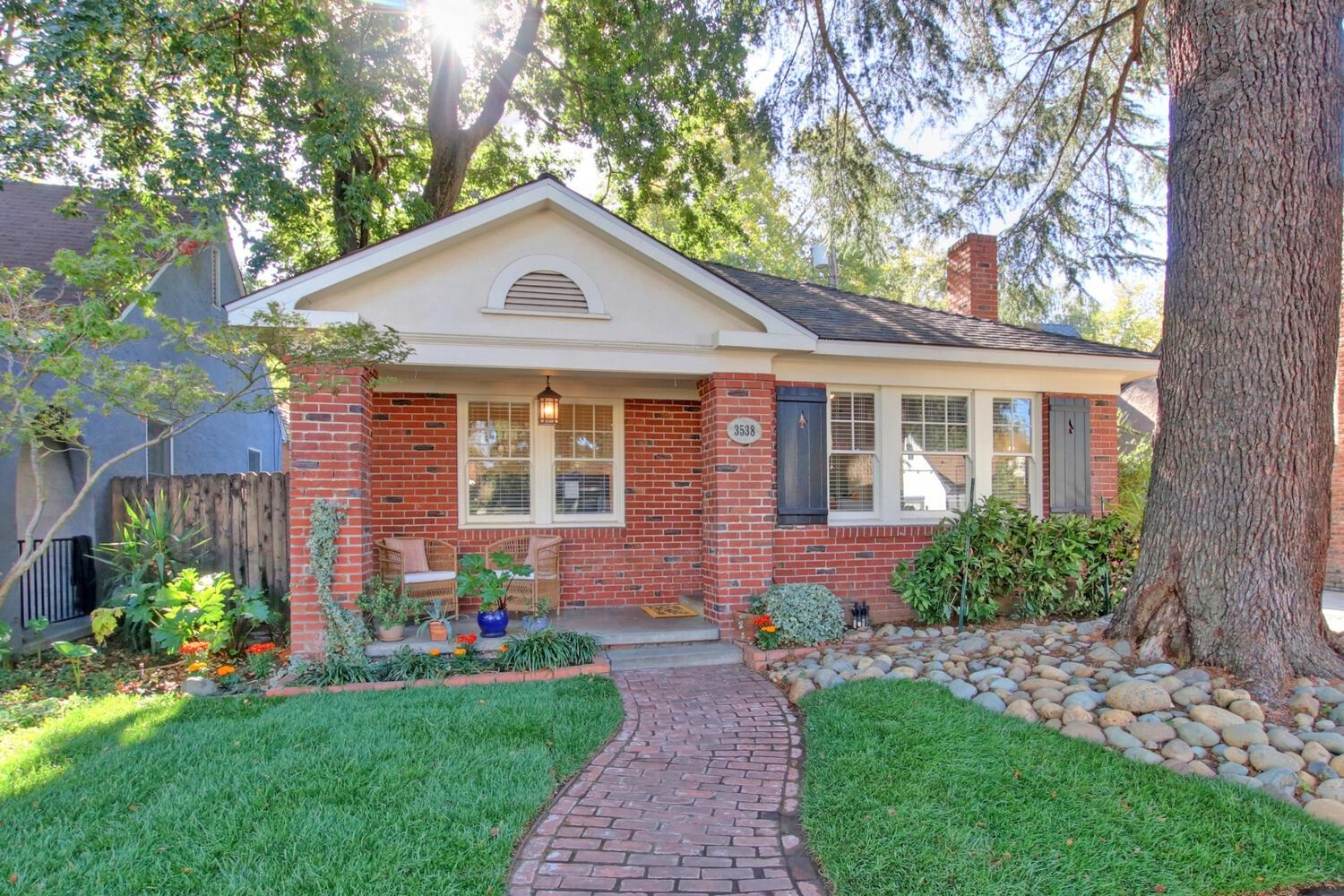 Dunnigan Realtors, East Sac, 3528 D St, Sacramento, California, United States 95816, 2 Bedrooms Bedrooms, ,1 BathroomBathrooms,Single Family Home,Active Listings,D St,1327