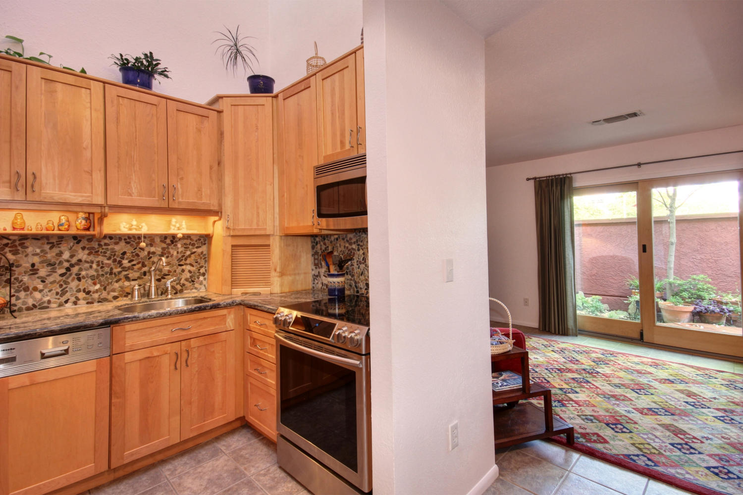 Dunnigan Realtors Downtown 2 Bedrooms, Condominium, Sold Listings, Q Street, 1 Bathrooms, Listing ID 1091, Sacramento, Sacramento, California, United States, 95811,